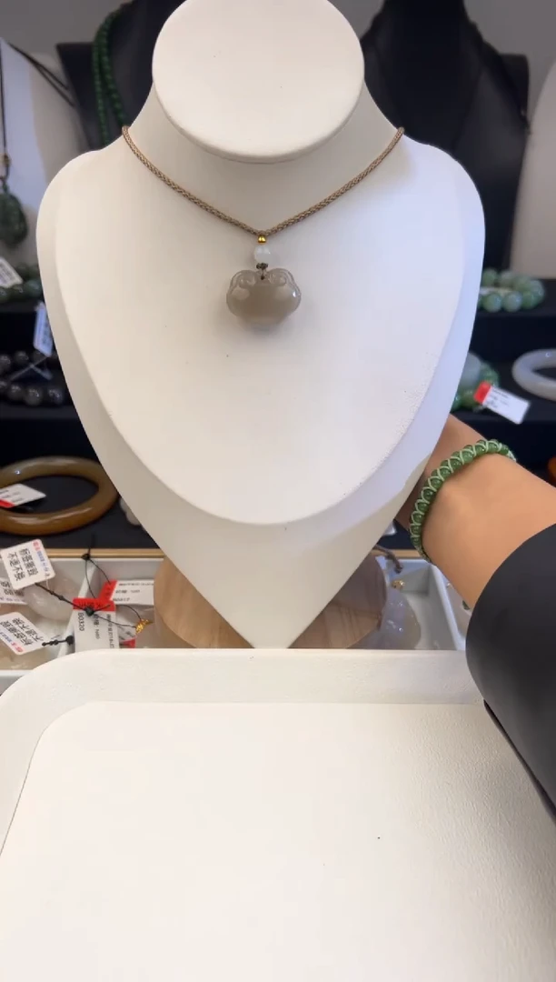 和田玉未镶嵌吊坠(不含链)299