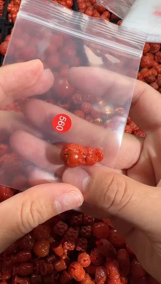 南红玛瑙未镶嵌颈饰1