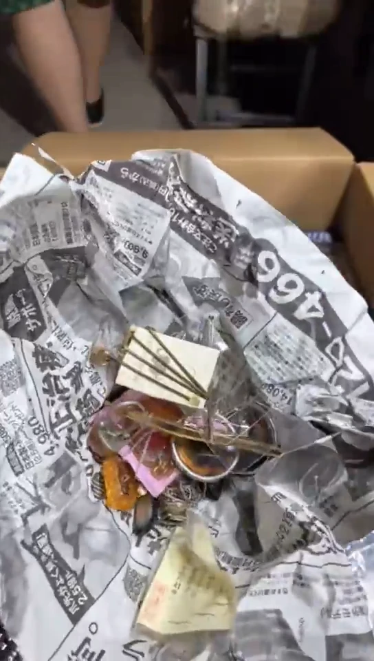 8新中古商品，瑕疵品，不保好坏。190