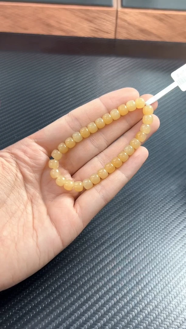 未镶嵌手串和田玉且末金山微色差卡6*7m