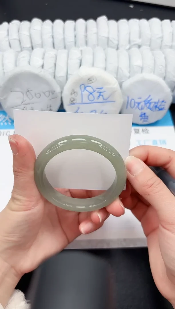 【闪购商品】石英质玉手镯未镶嵌107-61