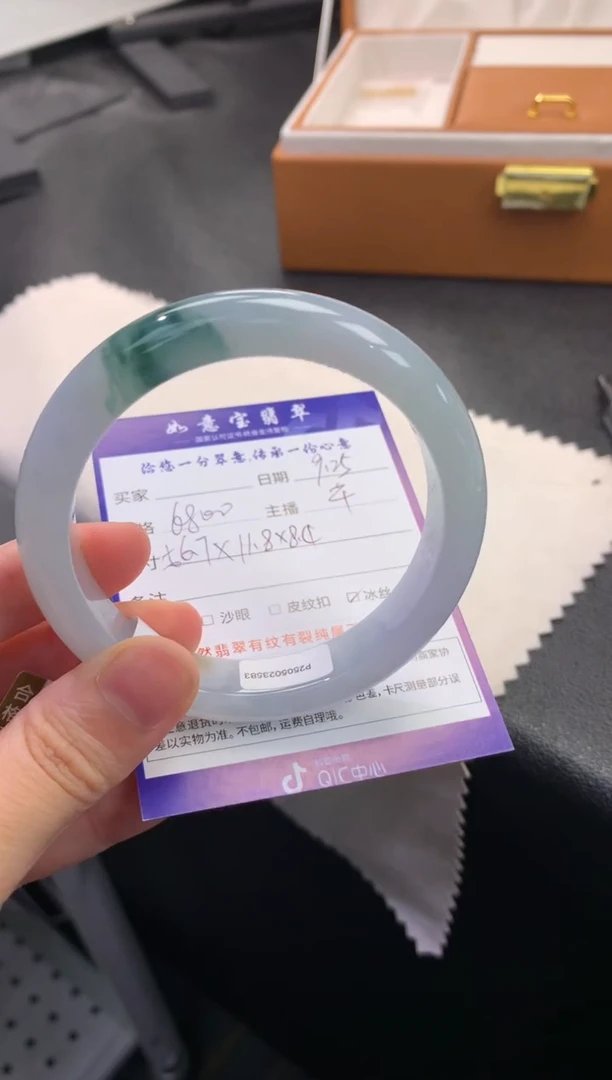 未镶嵌手镯翡翠退货需手镯吊牌标签完好