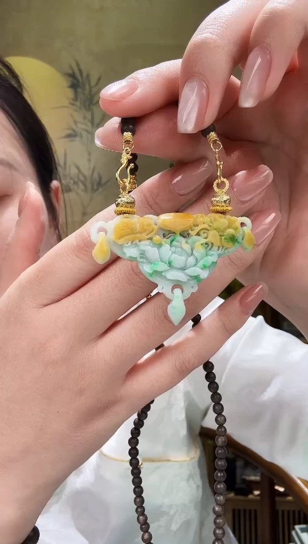 颈饰未镶嵌翡翠吊坠