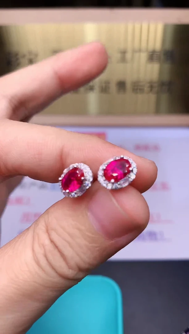 【闪购商品】红宝石耳饰银S925镶嵌........