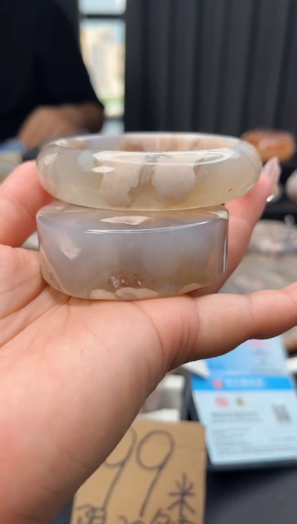 石英质玉手镯未镶嵌赠送镯心（61圈口）无证书