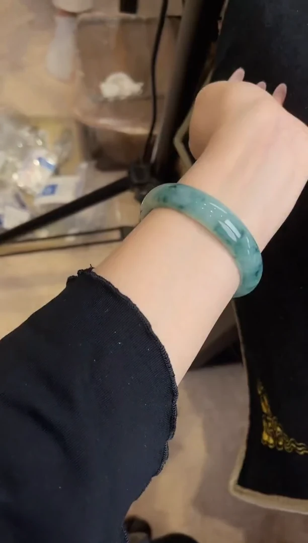 未镶嵌手镯翡翠手镯