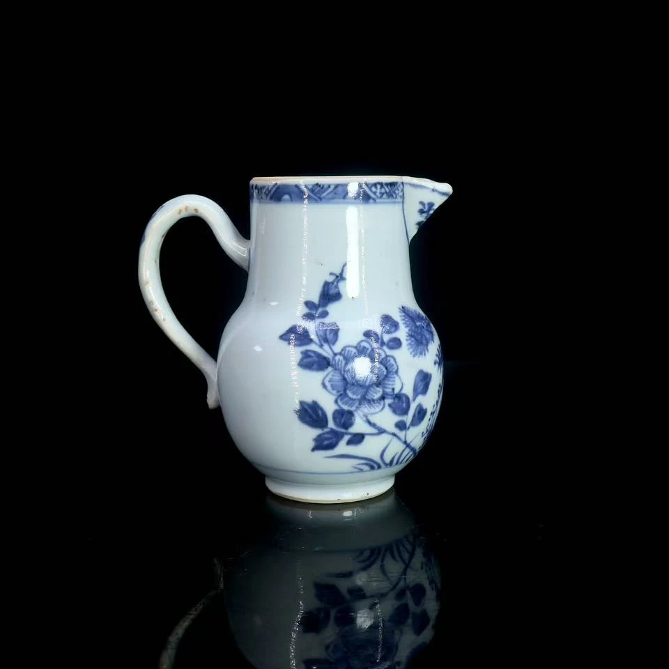 18: 清乾隆青花松竹梅菊奶壶