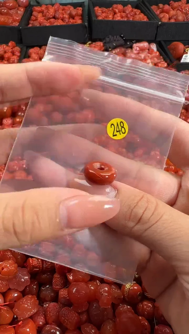 南红玛瑙未镶嵌颈饰1