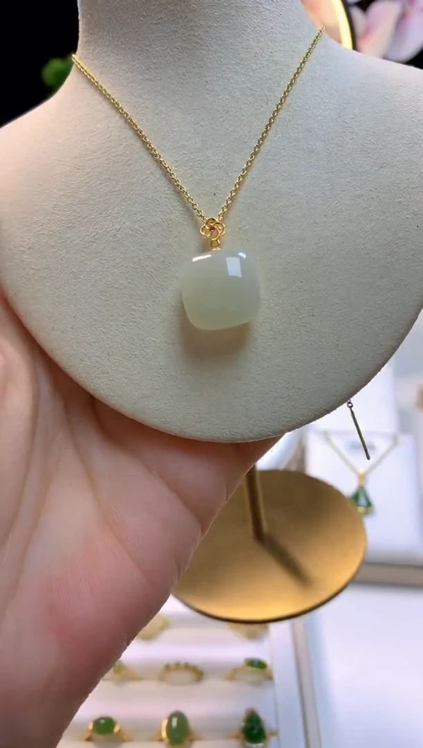 【闪购商品】和田玉吊坠银S925镀金镶嵌晴水小方糖