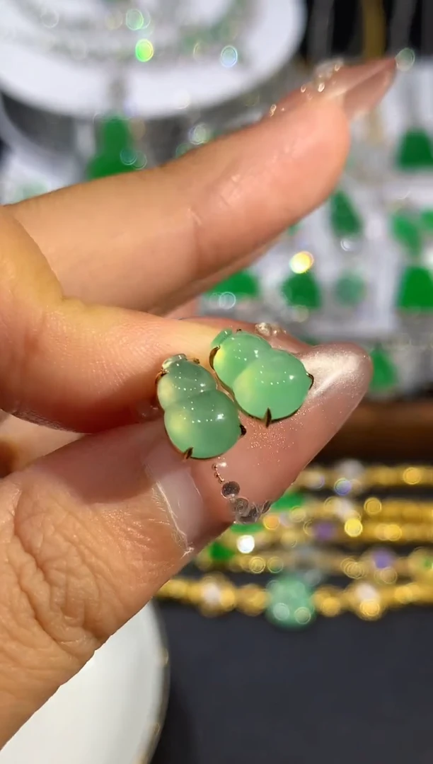 18K金镶嵌翡翠耳饰L1793多样性发其一