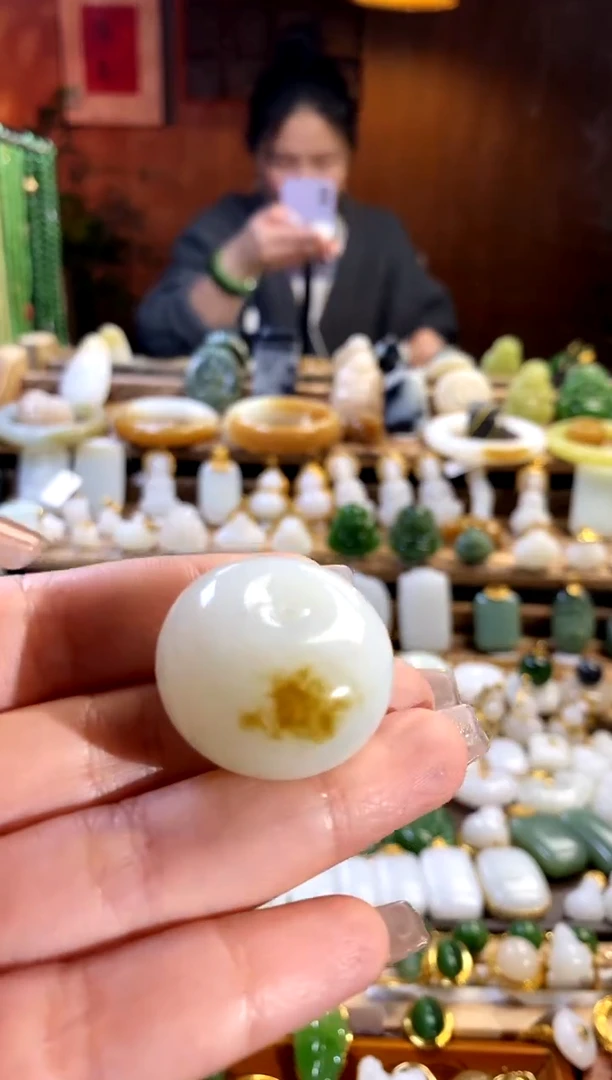 【闪购商品】和田玉吊坠未镶嵌。