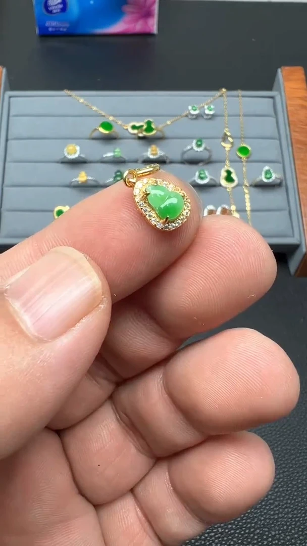 颈饰银S925镶嵌翡翠镶嵌吊坠