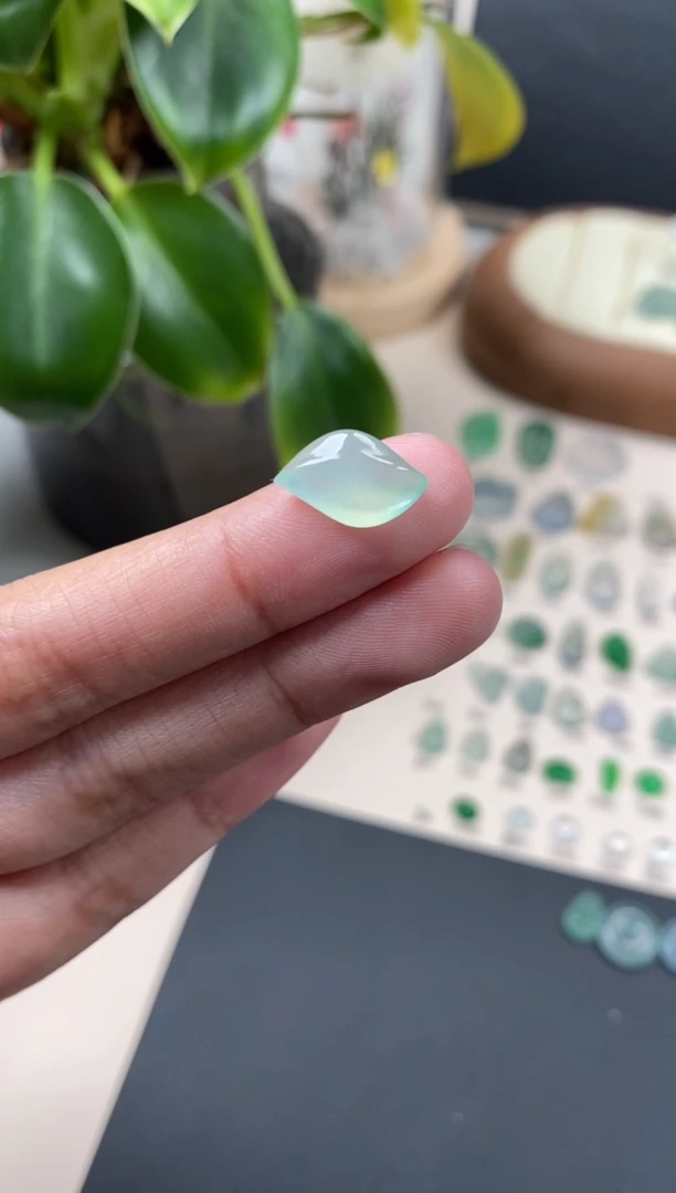 【闪购商品】翡翠颈饰未镶嵌翡翠冰晴随型