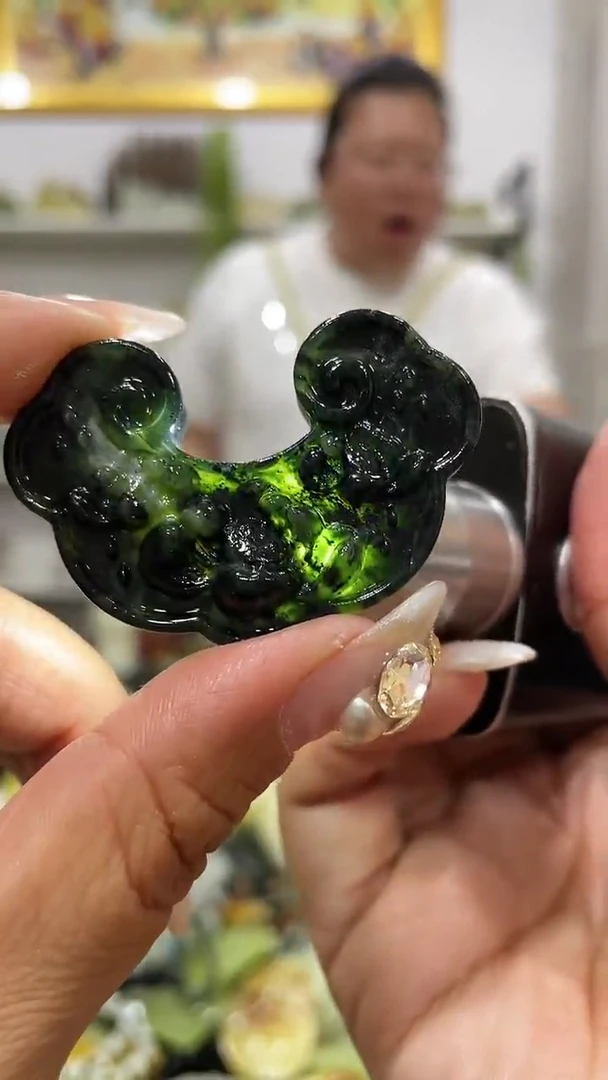 岫玉未镶嵌吊坠