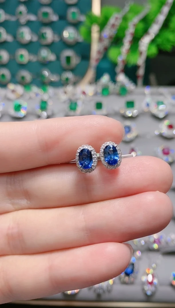 18K金耳饰蓝宝石18K金镶嵌.