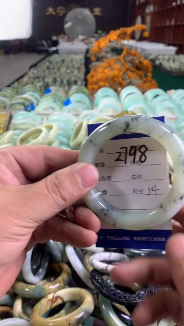 未镶嵌蛇纹石玉手镯?****°2798