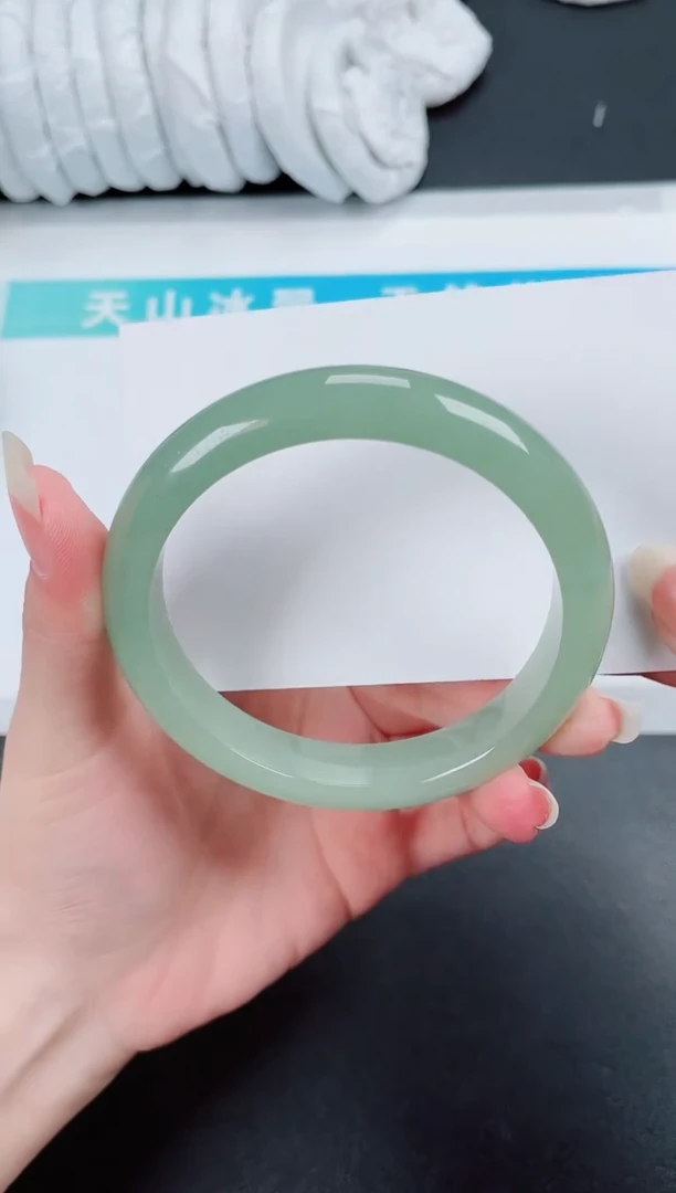 【闪购商品】石英质玉手镯未镶嵌365-64.4