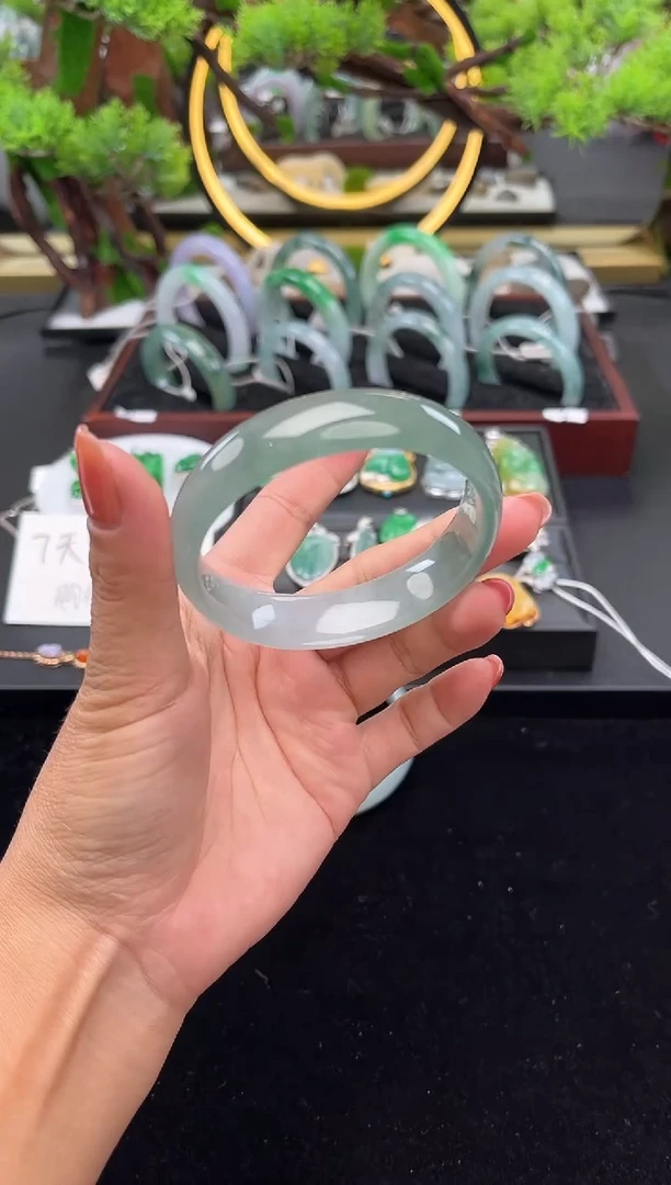 未镶嵌手镯翡翠手镯