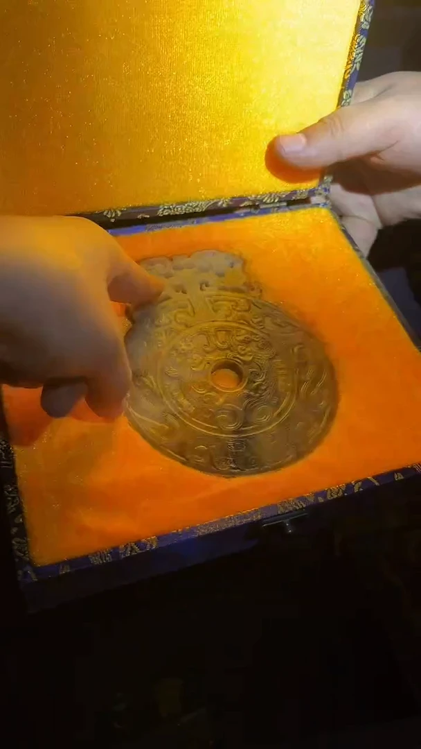 和田玉（糖玉）未镶嵌挂件和田玉摆件.1件.带盒子