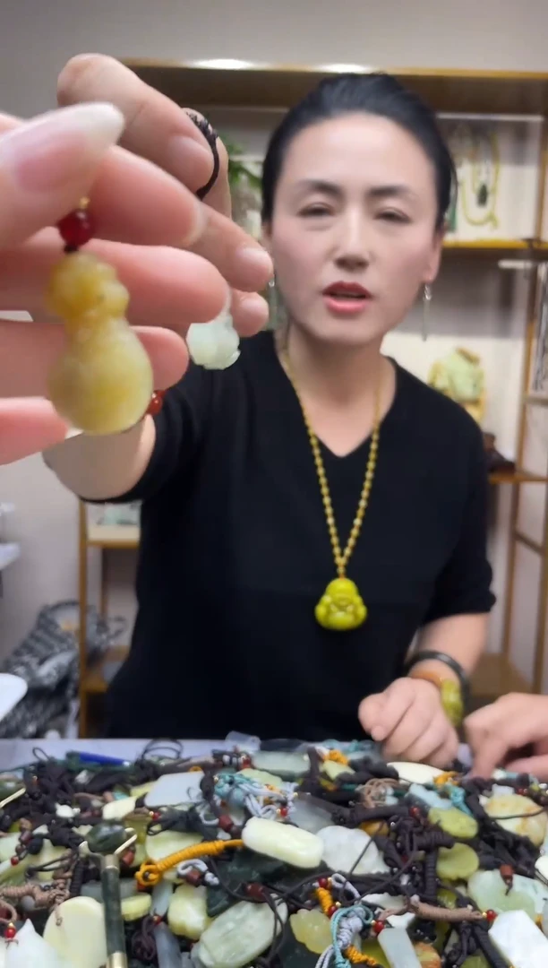 未镶嵌岫玉吊坠`