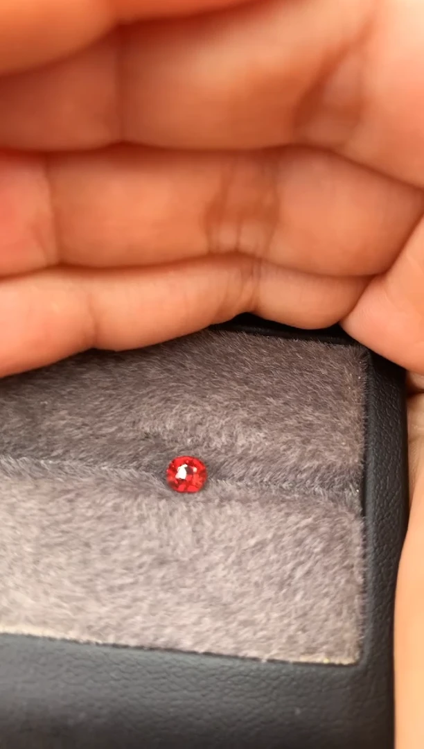 未镶嵌裸石定制尖晶石枕型 红蔷薇色调 0.45ct