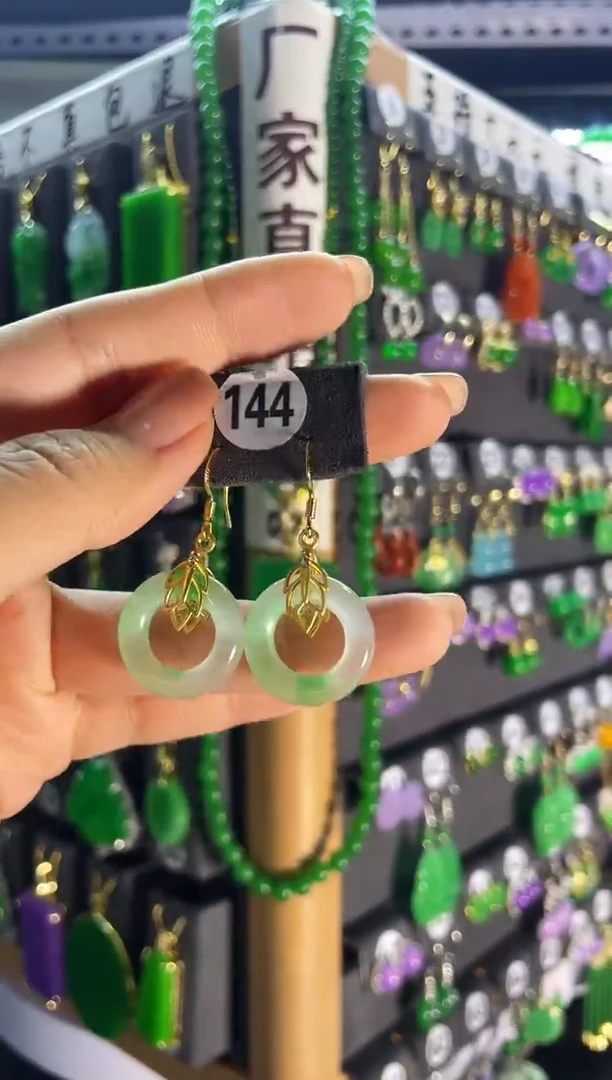 【闪购商品】翡翠耳饰银S925镶嵌144...