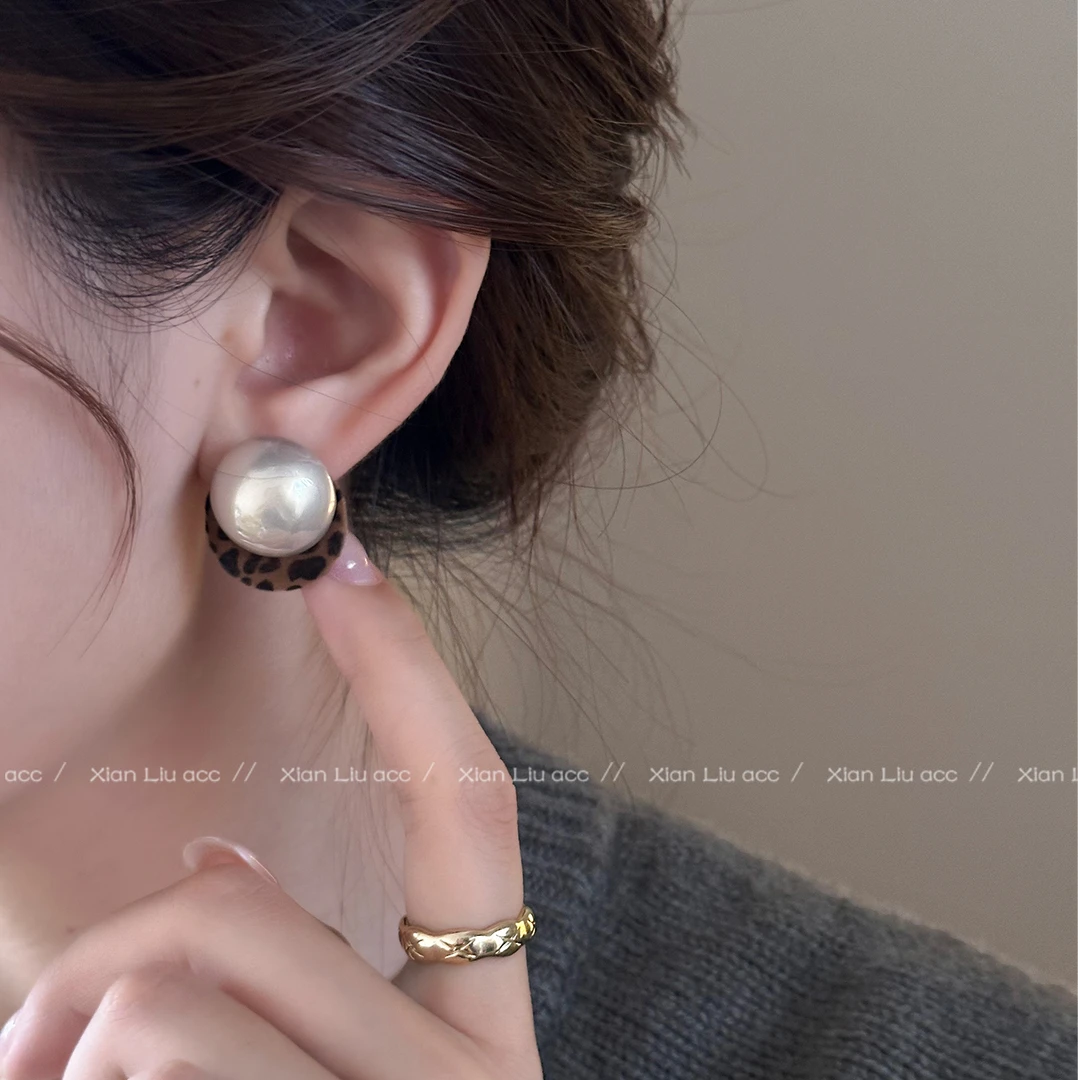 铜合金耳饰 美拉德复古豹纹珍珠耳钉女2025新款爆款耳环高级耳饰