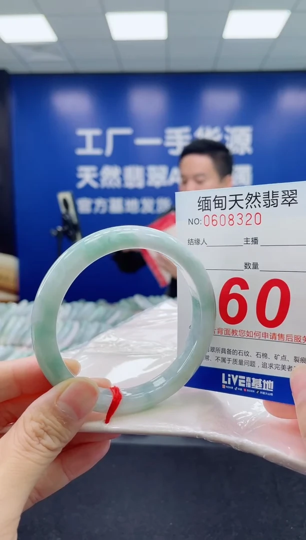 未镶嵌手镯翡翠天然翡翠手镯