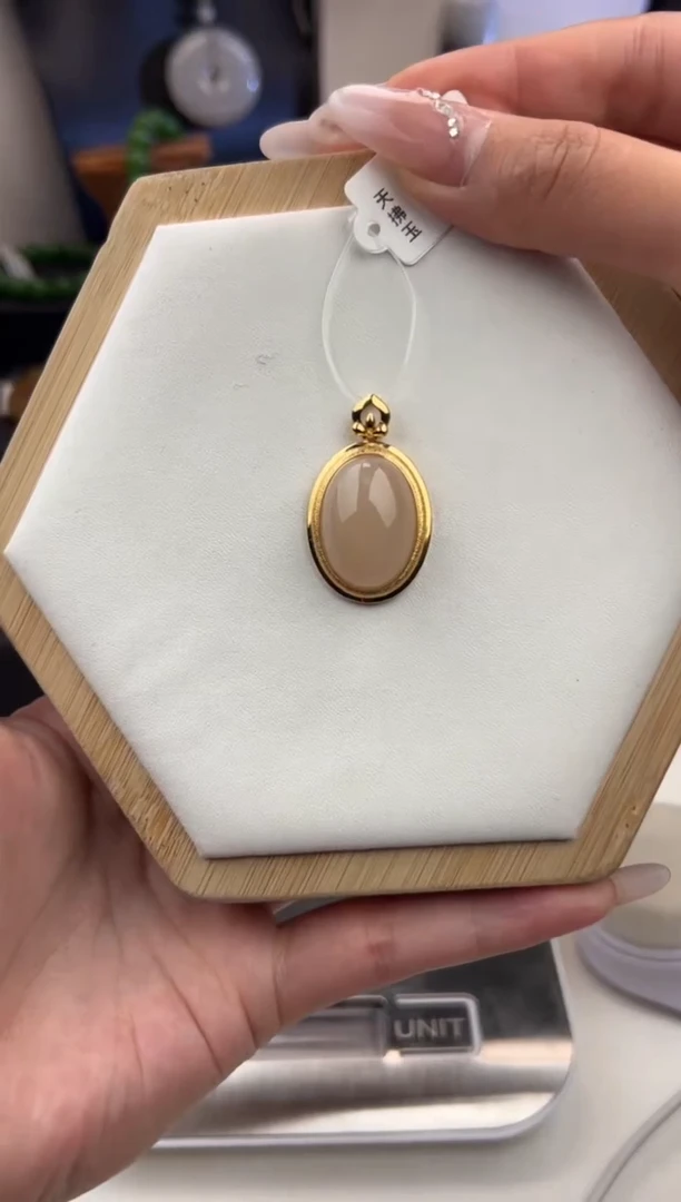 吊坠(不含链)18K金镶嵌和田玉6800