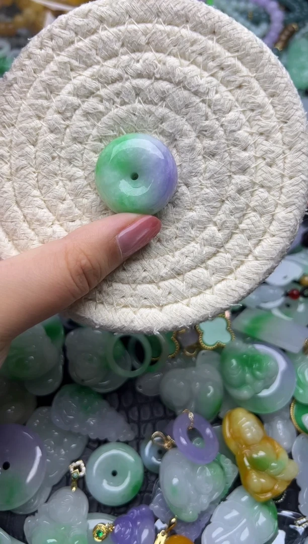 颈饰未镶嵌翡翠天然缅甸翡翠吊坠