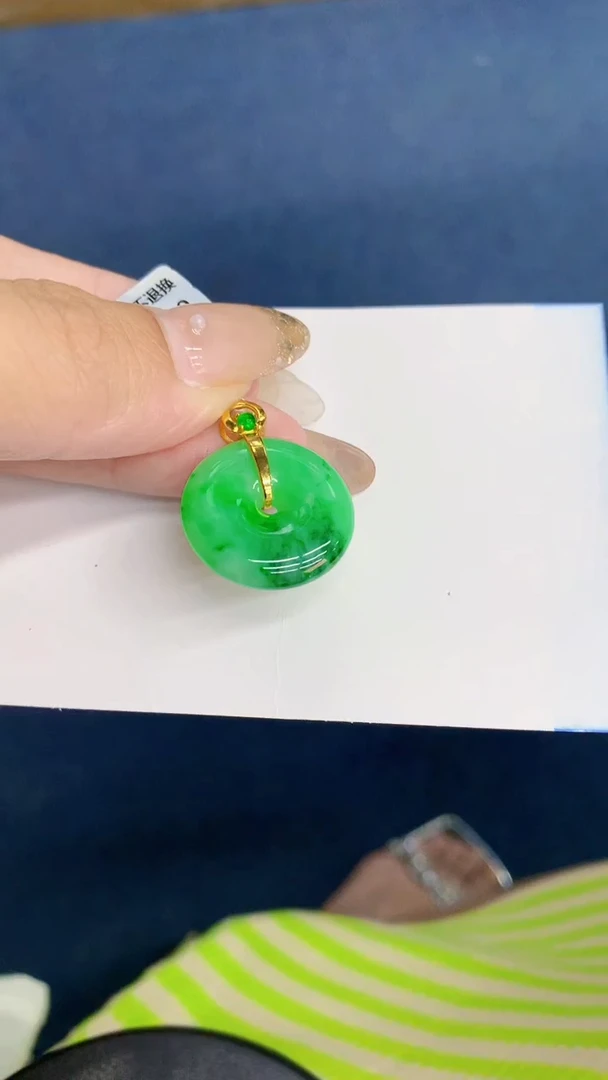 翡翠未镶嵌颈饰             1