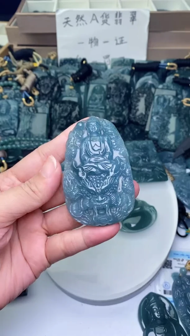 颈饰未镶嵌翡翠