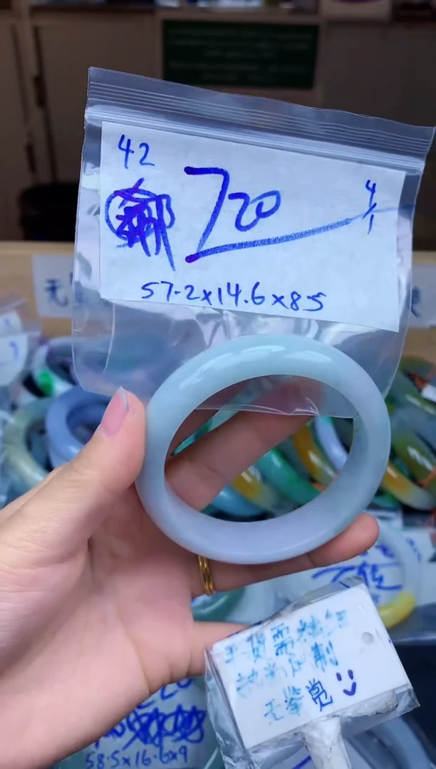 未镶嵌定制翡翠郗*42毛货需精细抛光手镯拍一发一