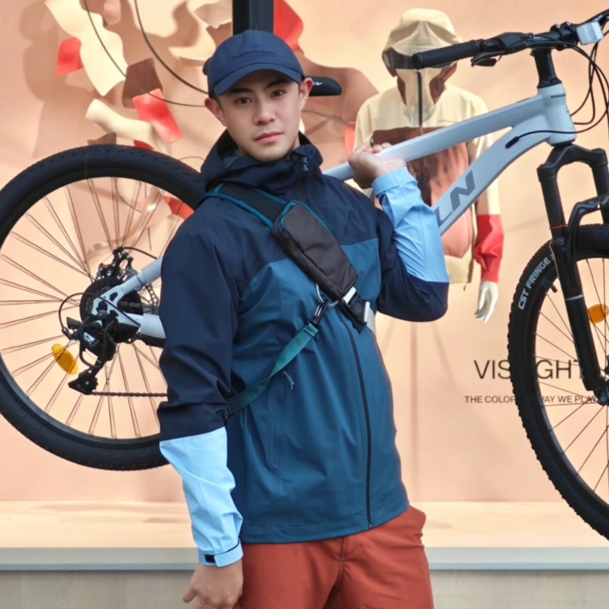 【入秋出片之选】彩壳！早秋男女款拼色冲锋衣外套/户外休闲连帽夹克