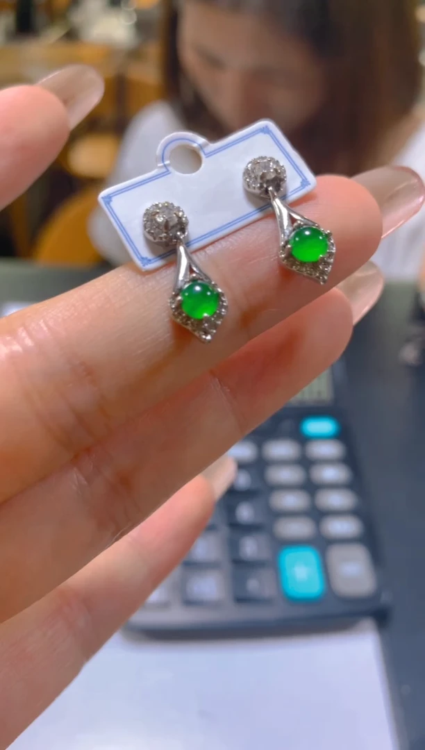 未镶嵌翡翠耳饰多样性发一