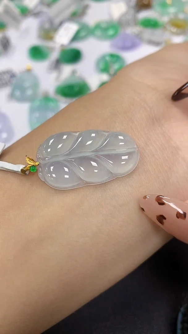 颈饰18K金镶嵌翡翠a货假一赔三支持复检百元上9元证书费自理