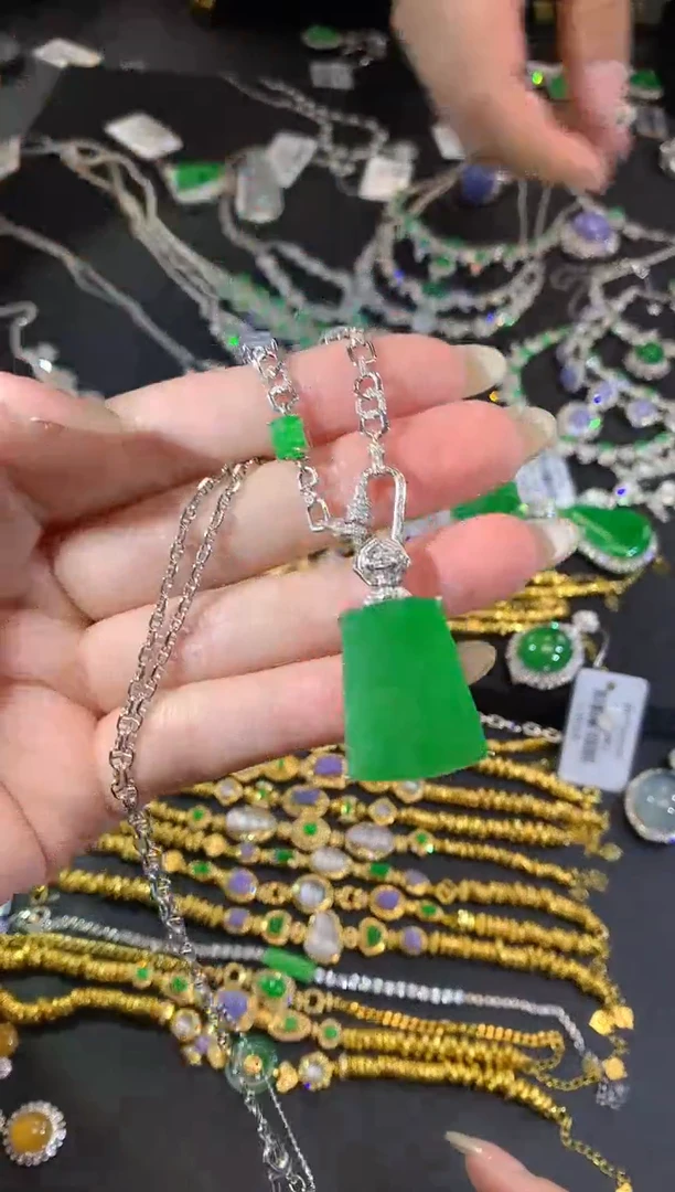 颈饰18K金镶嵌翡翠191-无事牌套链