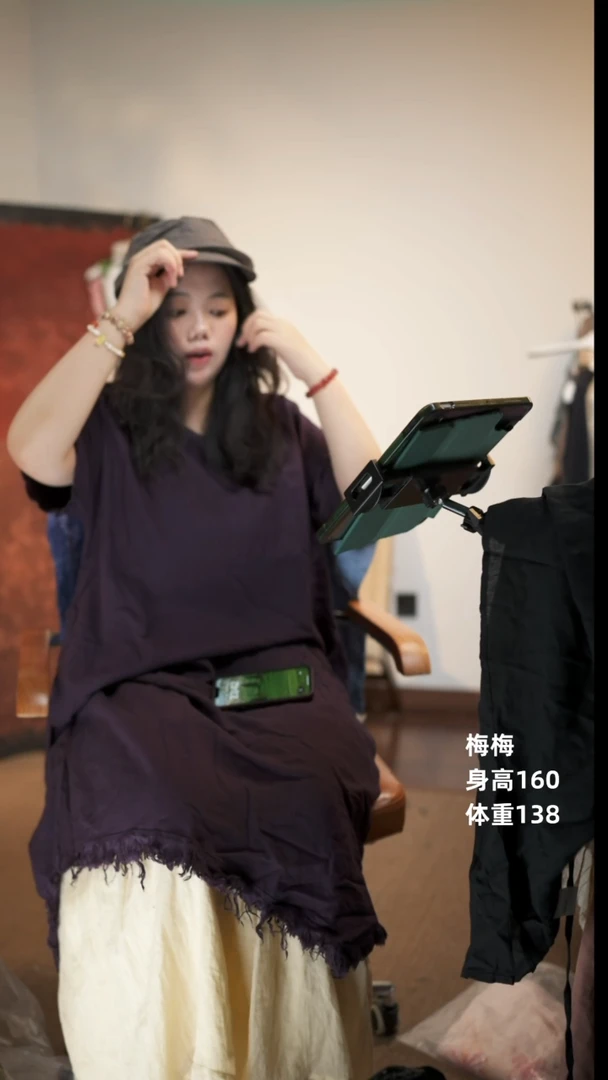 麻棉毛边紫色连衣裙