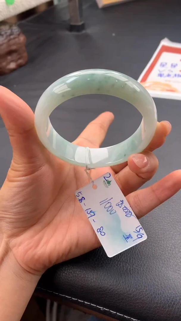 未镶嵌手镯翡翠自带#送人#，联系客服核对地址~