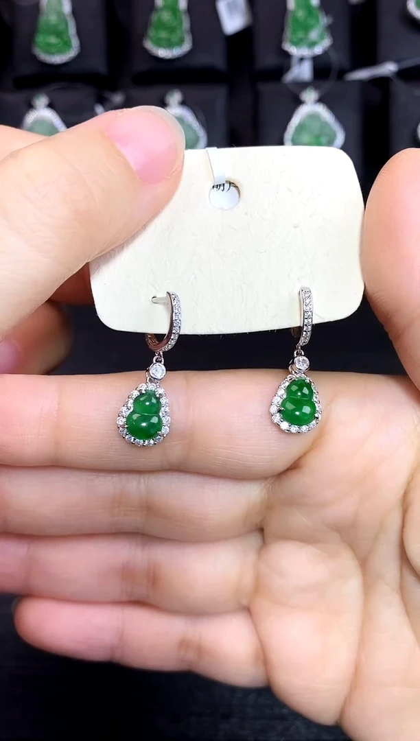 未镶嵌翡翠耳饰多样性发货发其一