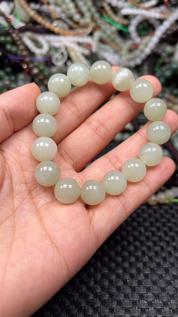 和田玉未镶嵌颈饰1