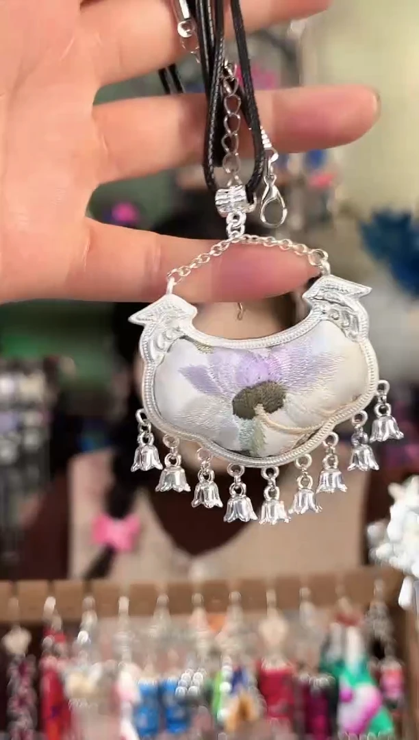 彩云南阁非遗老绣苗银饰品363