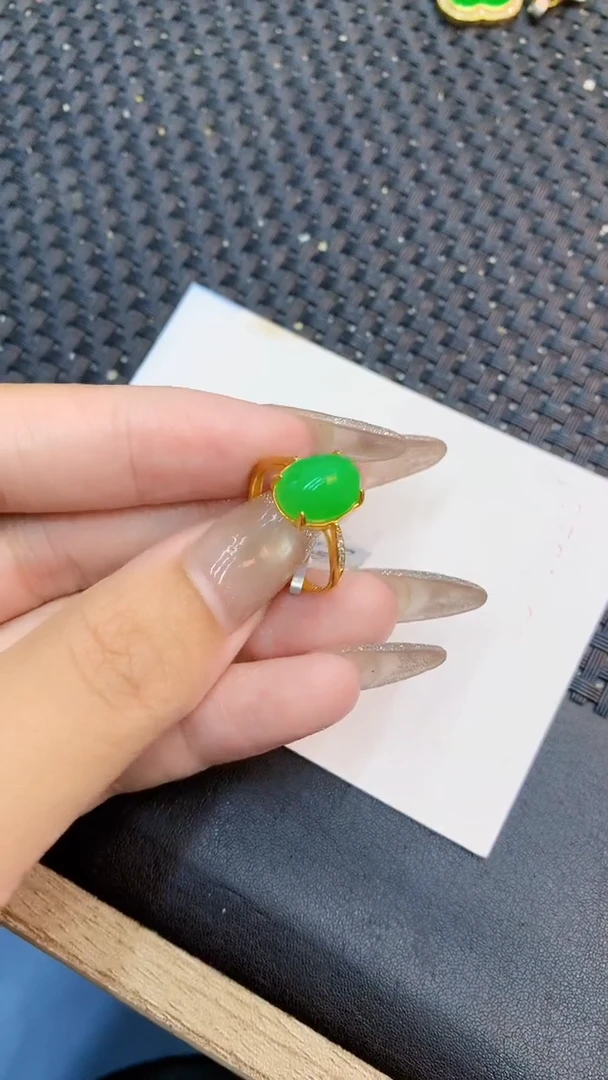 颈饰未镶嵌翡翠1
