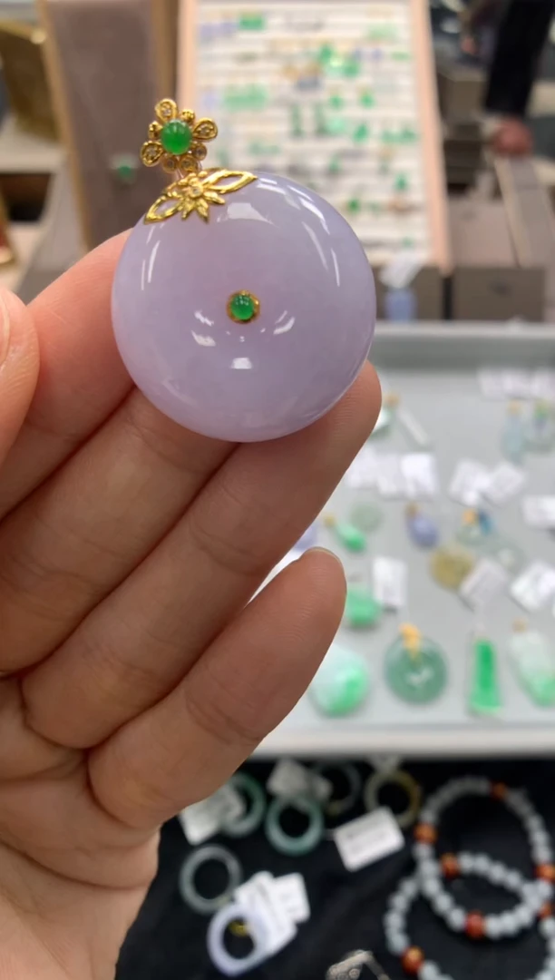 颈饰18K金镶嵌翡翠平安扣