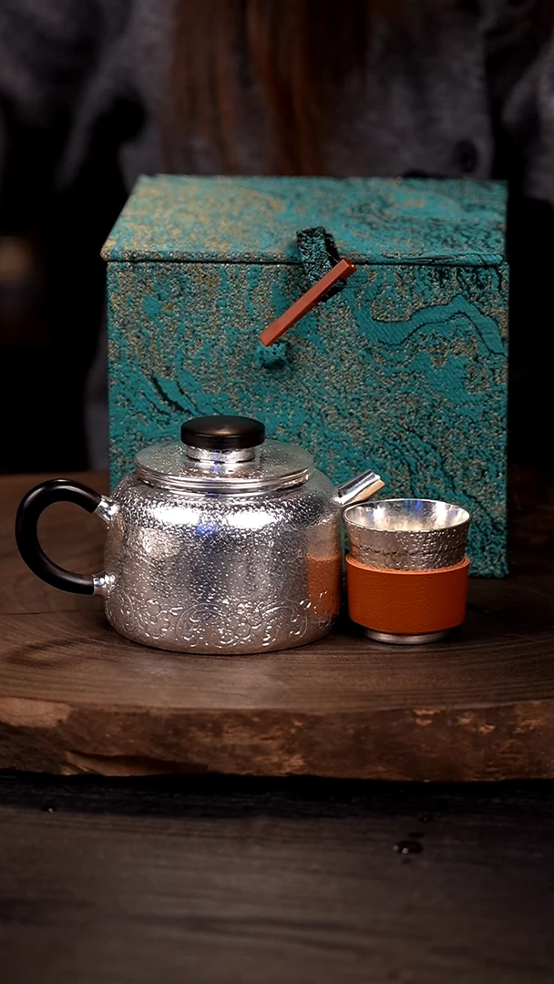 【闪购商品】手工锤纹银壶+配2个银杯