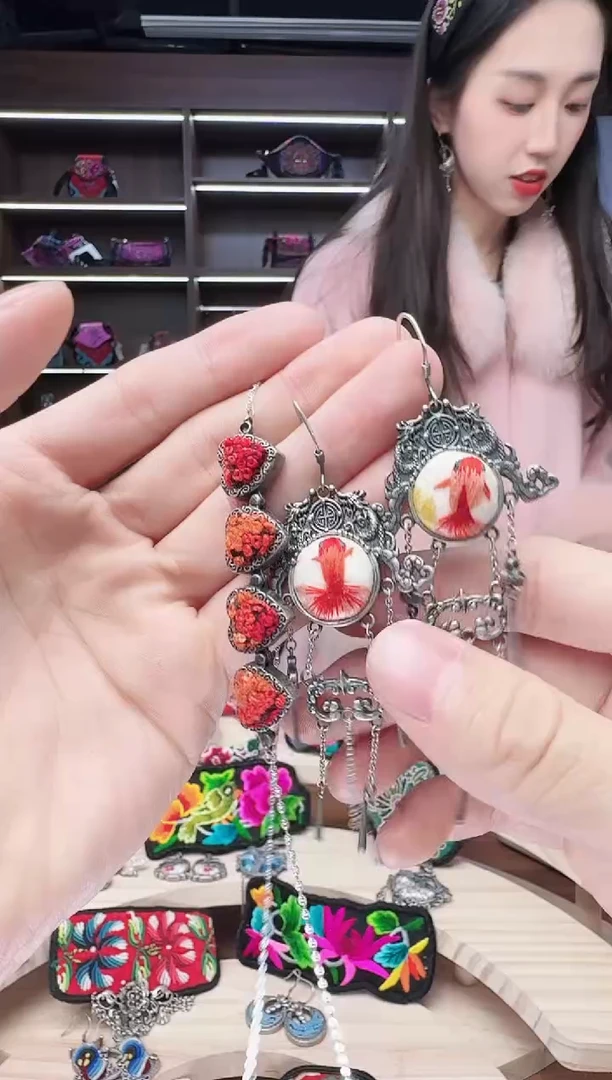 织绣59蒙阿苏苗绣传承店