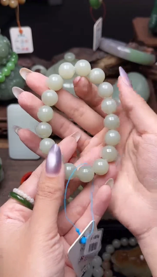 手串未镶嵌和田玉卡12且末青白 圆珠有瑕疵9009278