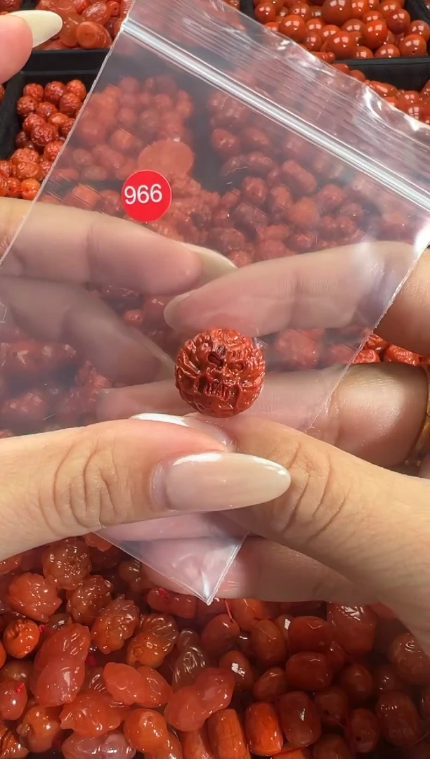 颈饰未镶嵌南红玛瑙1