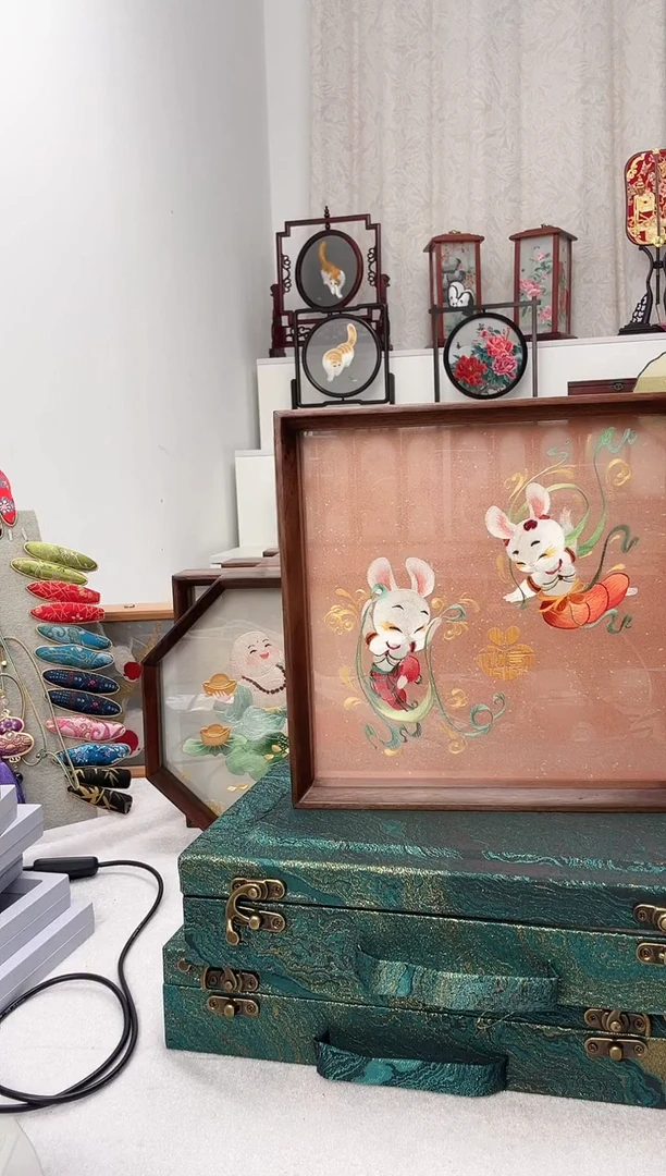 扇子苏绣作品手工摆台