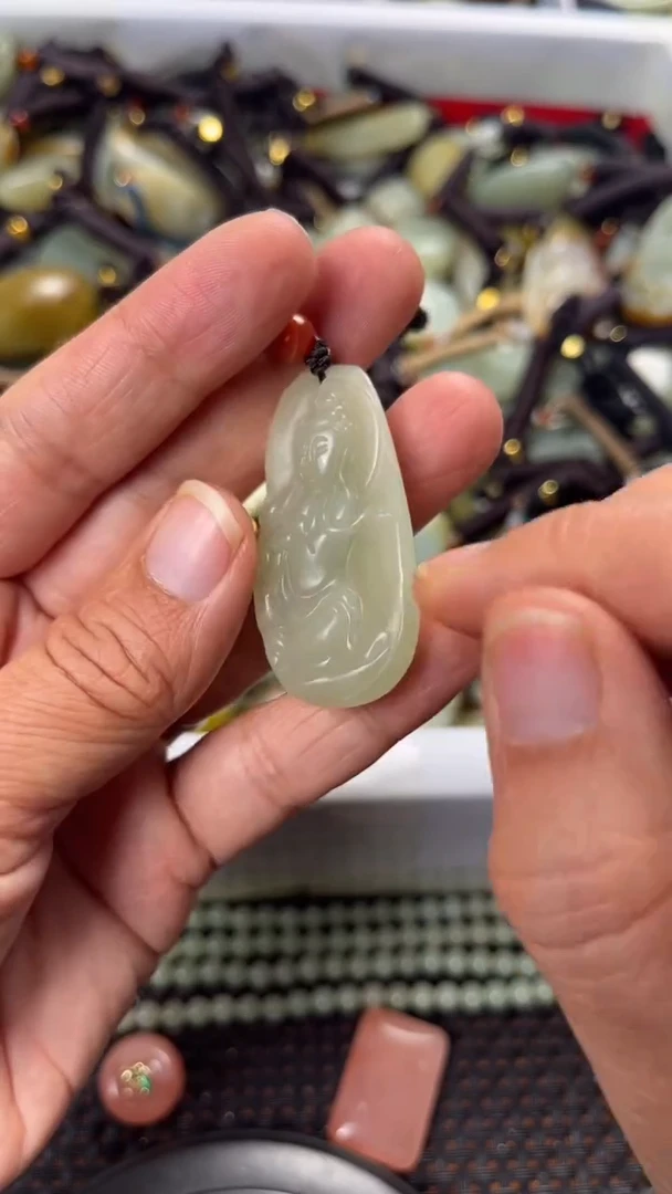 【闪购商品】和田玉颈饰未镶嵌多样性发货没有证书拍一发一有瑕